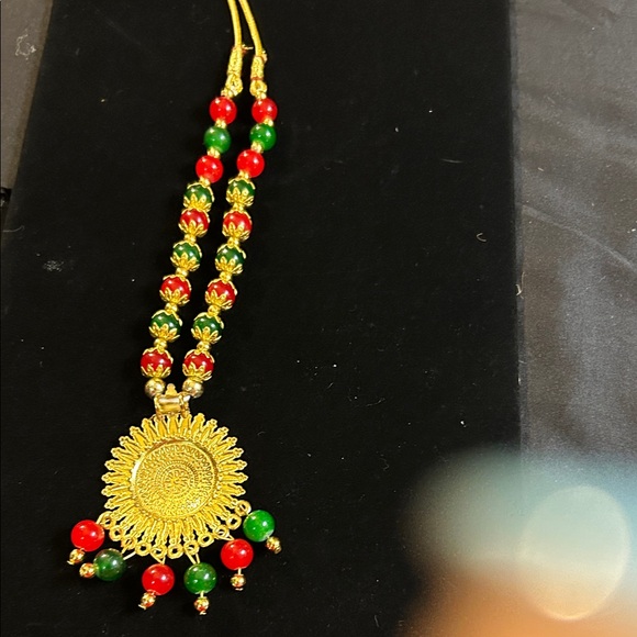 Indian Gold Tone, Green and Red Necklace! - Picture 10 of 17
